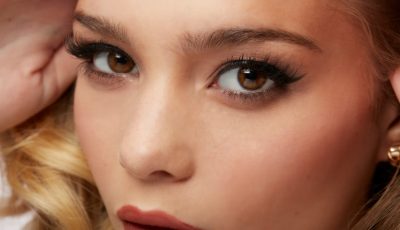 How to accentuate your eyes by applying eyeliner